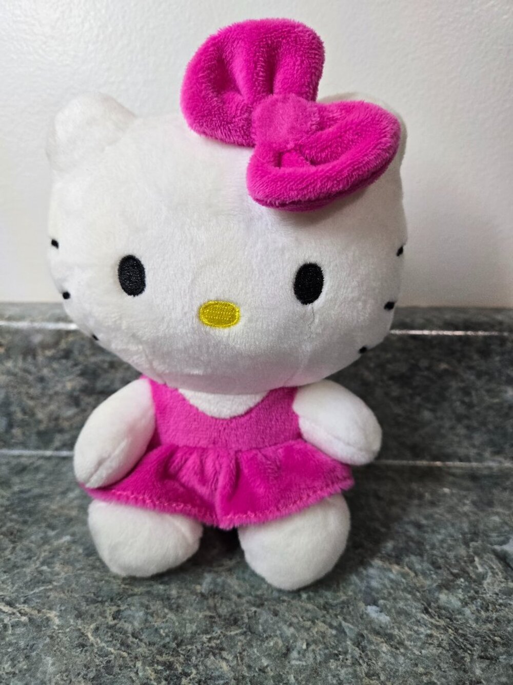 Hello Kitty 2023 Plush Zipper Pouch Clip-On – Pink Dress & Bow & Hook